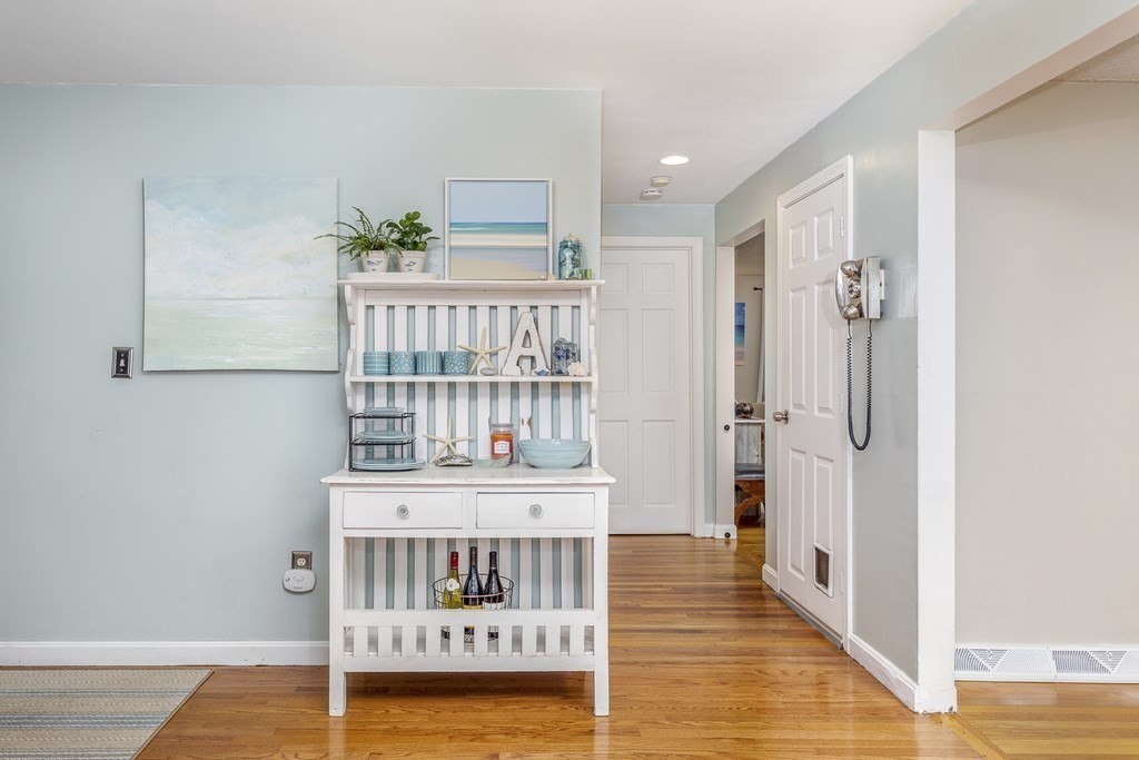 183 Stockbridge Road Scituate, MA 02066 - Photo 6 of 28 Gallery Image 6
