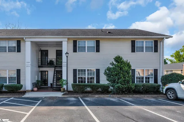 $1,700 | 925 Cleveland Street, Unit 235, Greenville, SC 29601
