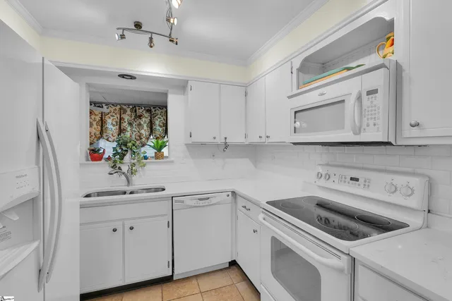 $1,700 | 925 Cleveland Street, Unit 235, Greenville, SC 29601