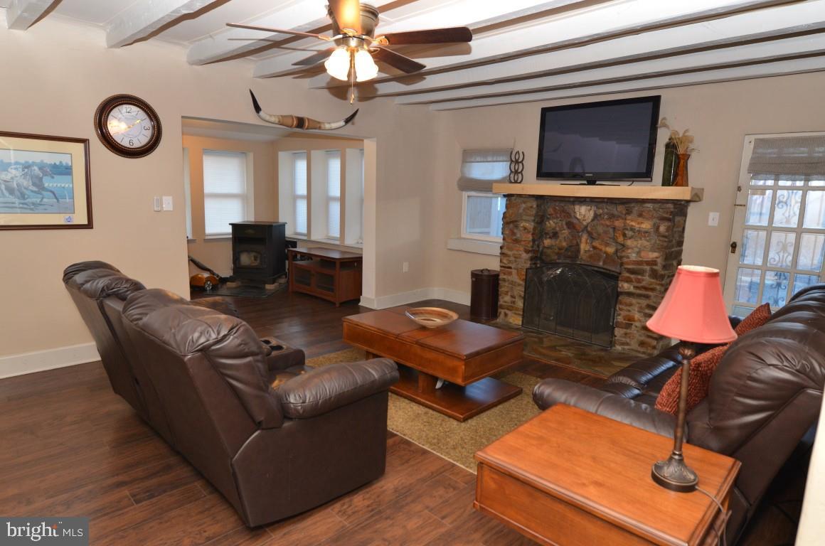 3565 Catlett Road Catlett, VA 20119 - Photo 15 of 20 Living Room