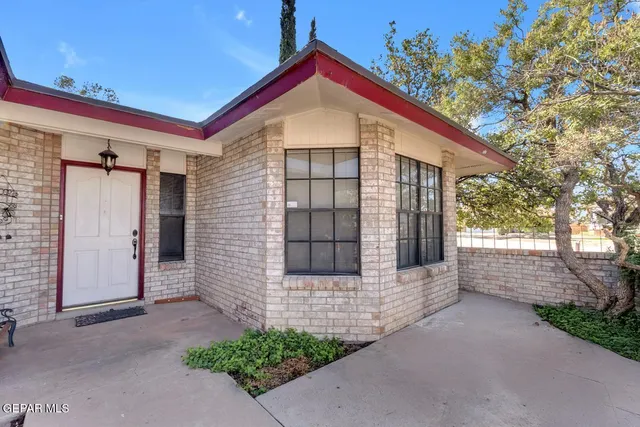 a view of house with backyard and garden