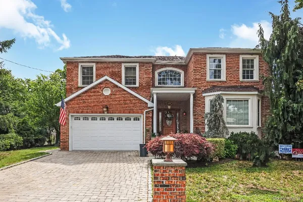 $1,899,000 | 1680 Lake Avenue, Merrick, NY 11566