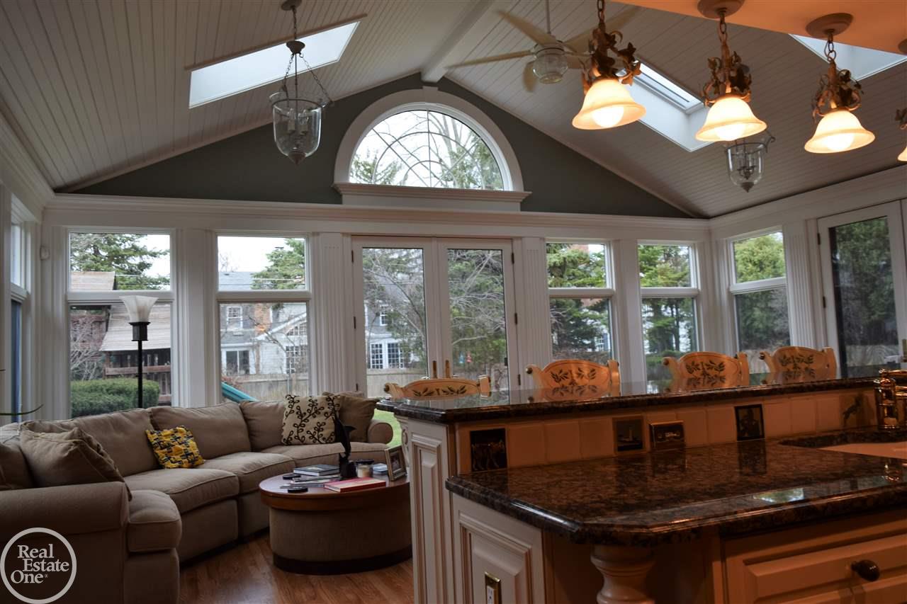 306 Cloverly Road Grosse Pointe, MI 48236 - Photo 12 of 45 31314431-11.JPG
