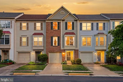 $559,999 | 345 Barnfield Square Northeast, Leesburg, VA 20176