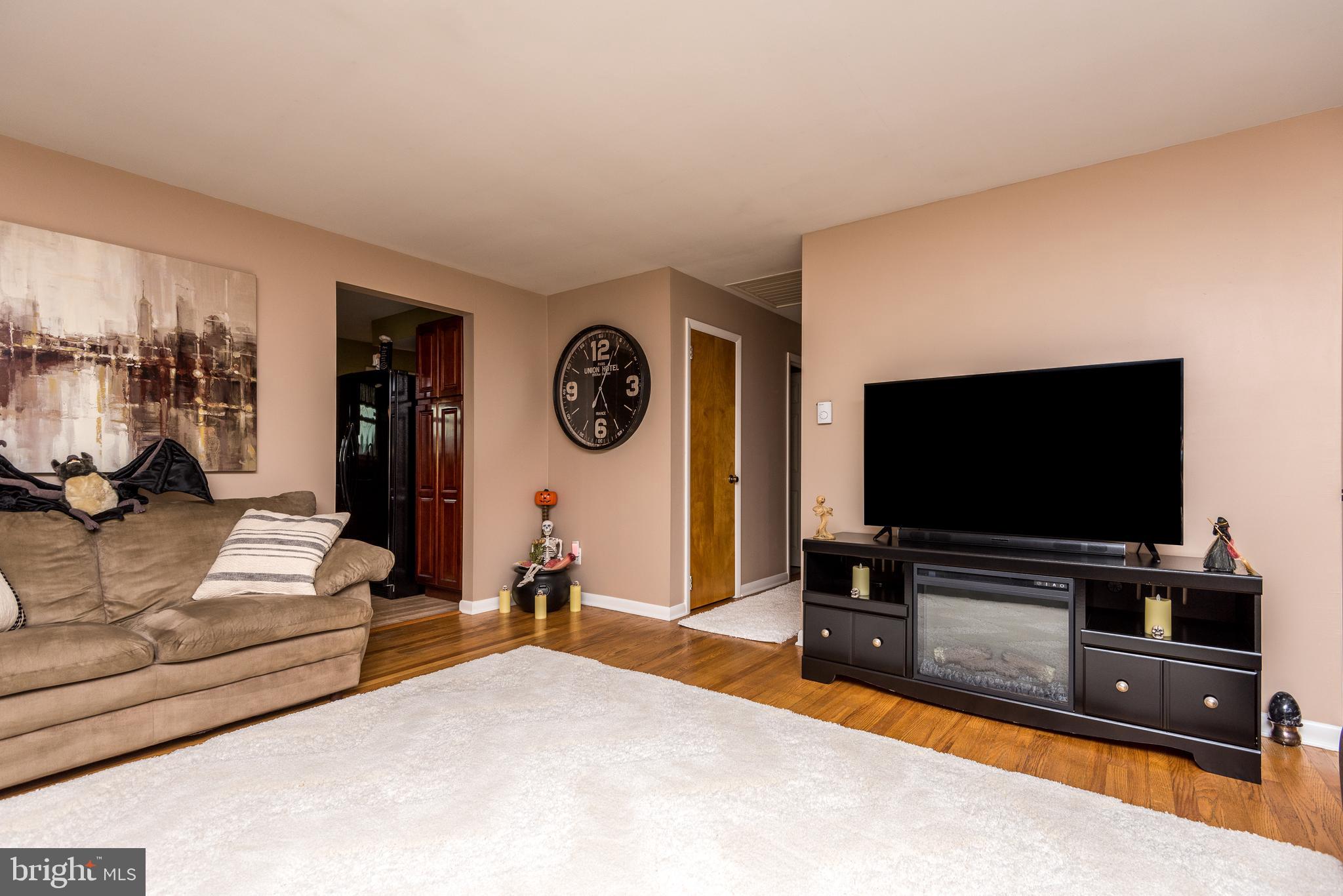 1750 Kumry Road Quakertown, PA 18951 - Photo 5 of 24 Living Room