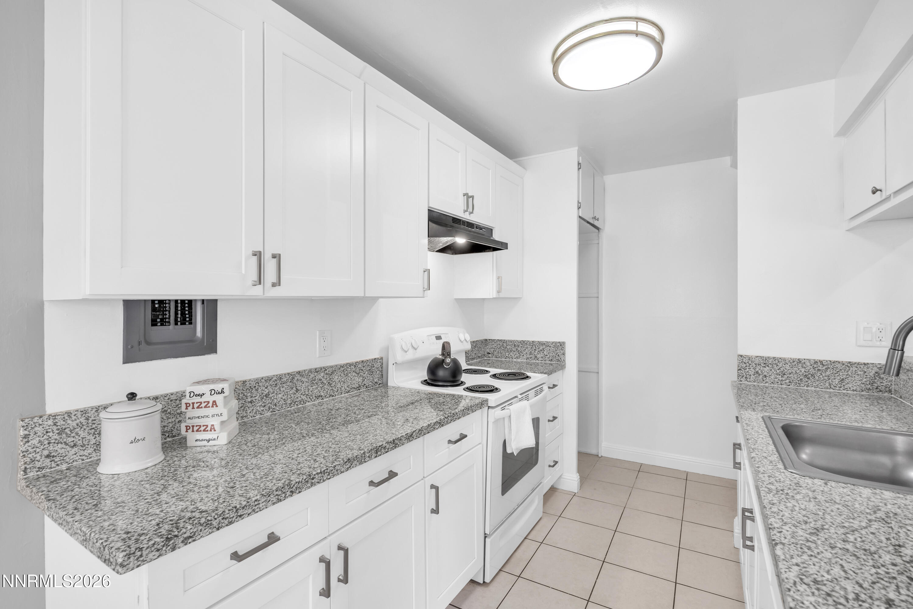 5011 Tahiti Way, Unit 3 Reno, NV 89502 - Photo 6 of 18 9_img_5530