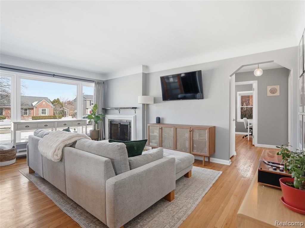 3933 Amherst Road Royal Oak, MI 48073 - Photo 5 of 31 Gallery Image 5