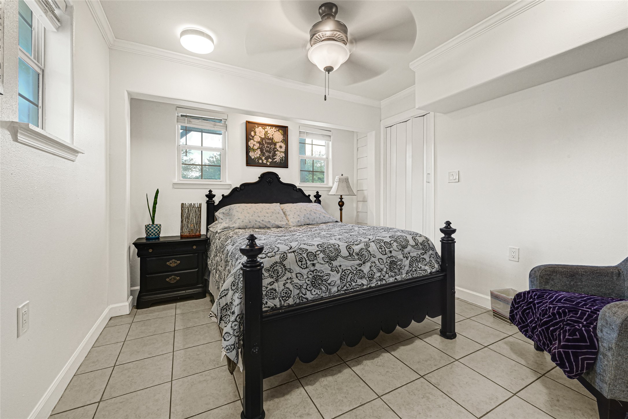 2809 Tooke Street Houston, TX 77023 - Photo 40 of 50 a bedroom with a bed and a chandelier