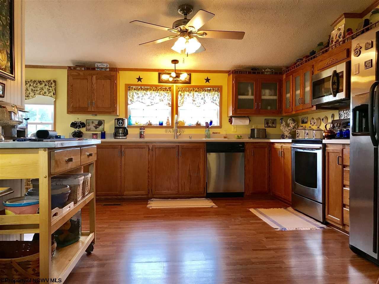337 Giuliani Road Reedsville, WV 26547 - Photo 2 of 19 Gallery Image 2