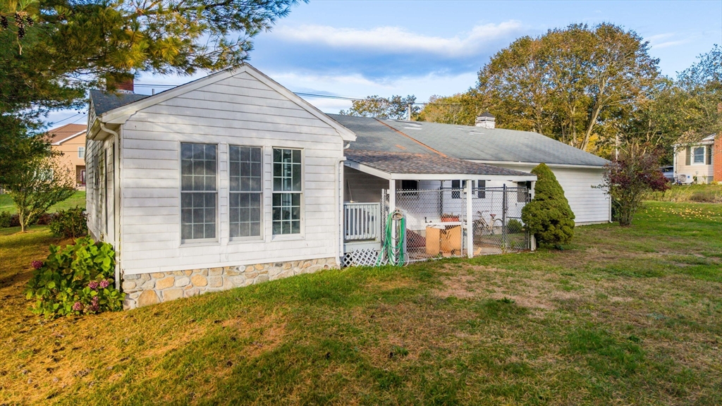 390 Old Fall River Road Dartmouth, MA 02747 - Photo 18 of 21 Gallery Image 18