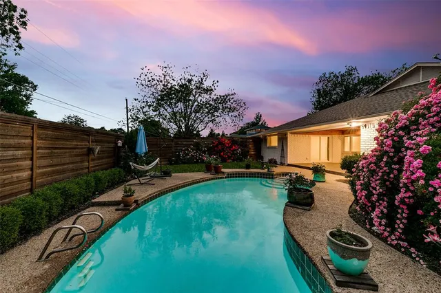 a view of a backyard with sitting area