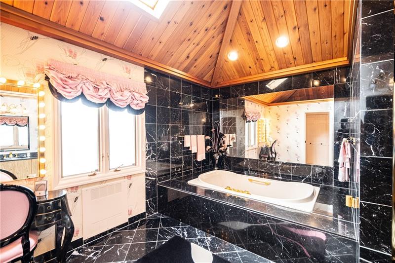 4601 Gardenville Road Pittsburgh, PA 15236 - Photo 18 of 25 Gallery Image 18