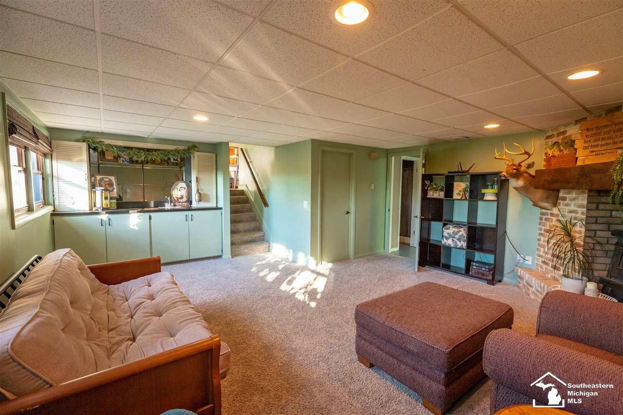 2402 North Raisinville Road Monroe, MI 48162 - Photo 4 of 36