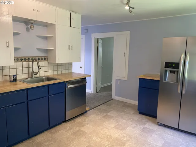 $950,000 | 6403 Tompkins Court, West Linn, OR 97068