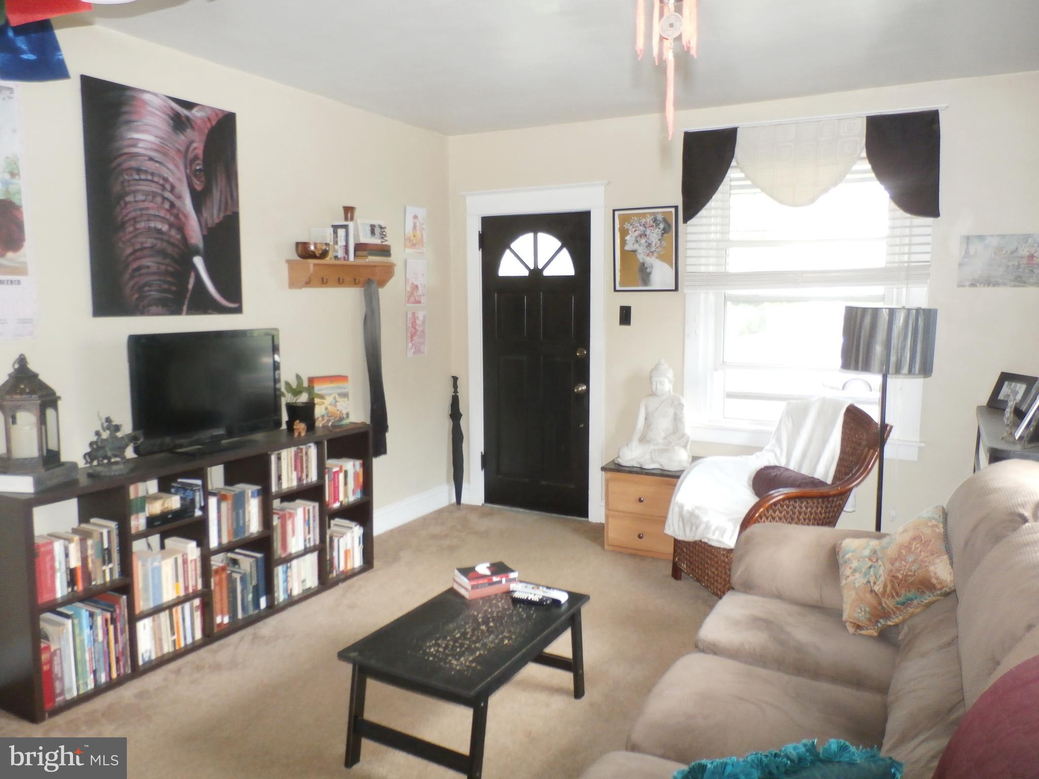 202 East Roland Road Brookhaven, PA 19015 - Photo 12 of 33 Living room