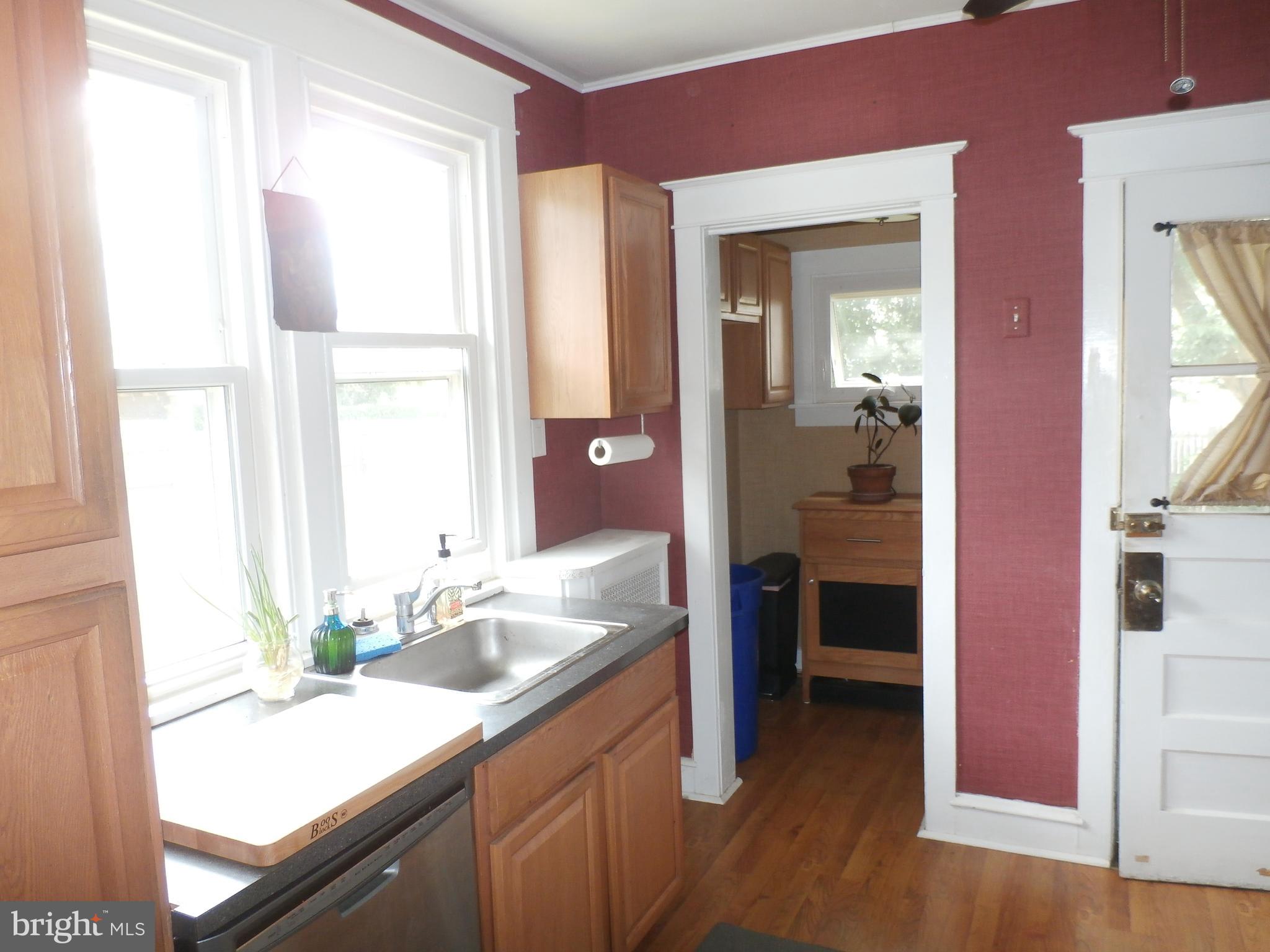 202 East Roland Road Brookhaven, PA 19015 - Photo 16 of 33 Kitchen