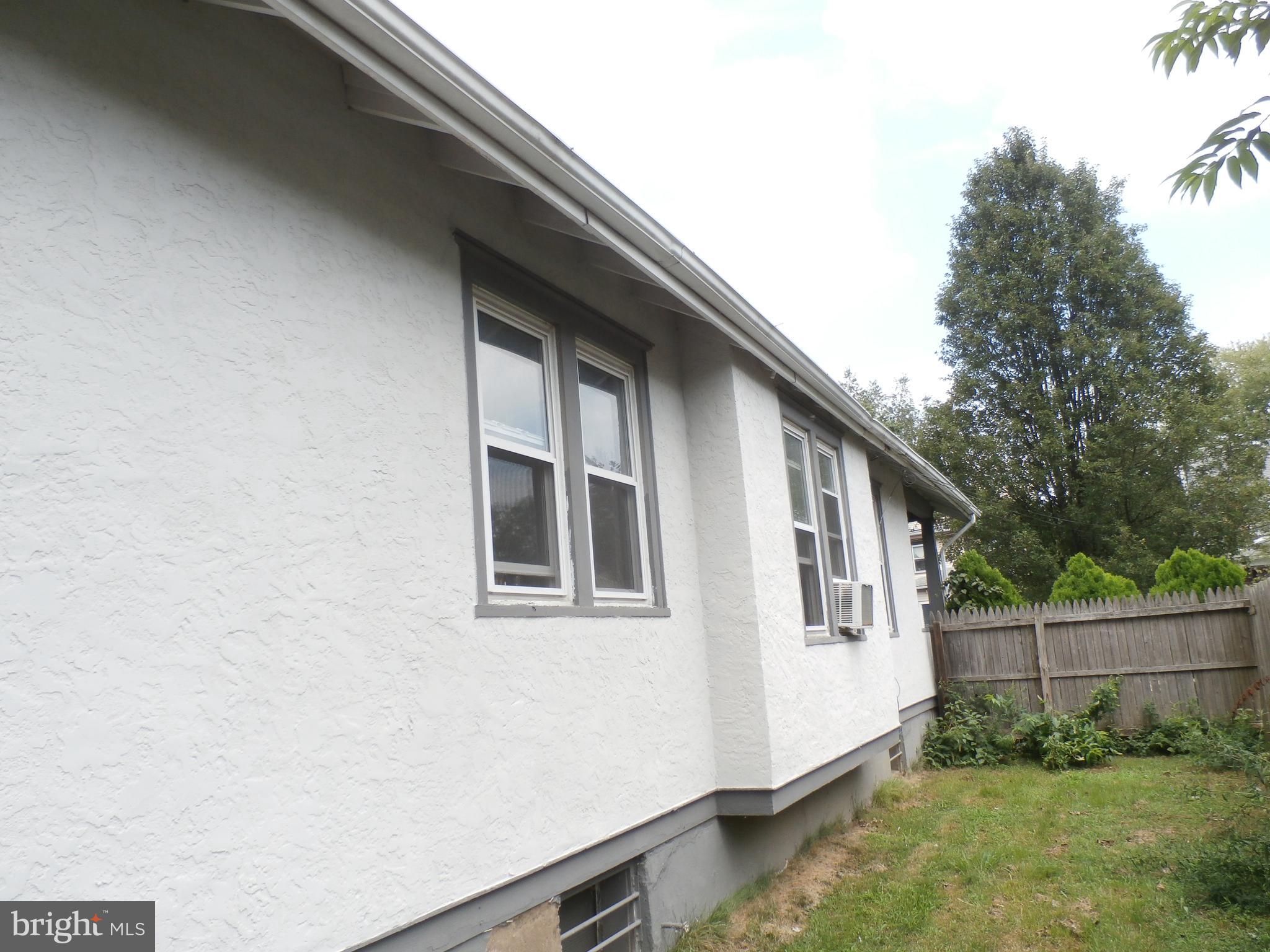 202 East Roland Road Brookhaven, PA 19015 - Photo 4 of 33 Side