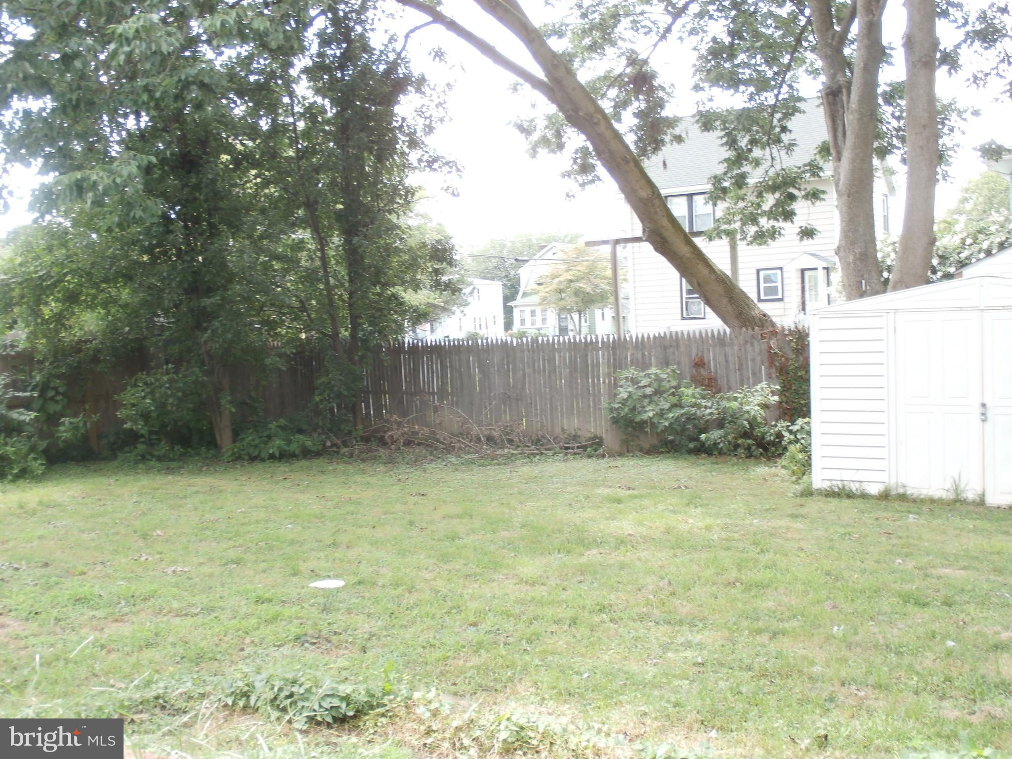 202 East Roland Road Brookhaven, PA 19015 - Photo 7 of 33 Back yard