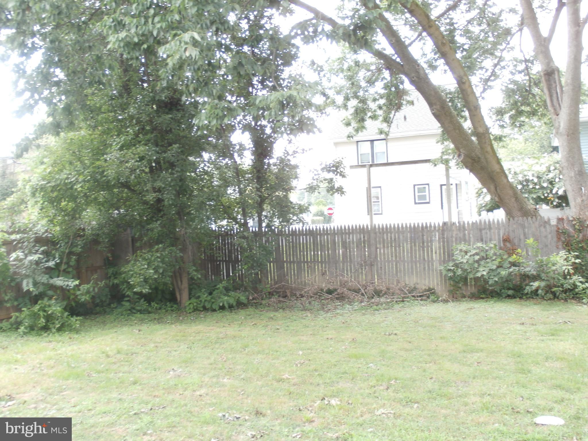 202 East Roland Road Brookhaven, PA 19015 - Photo 8 of 33 Back yard