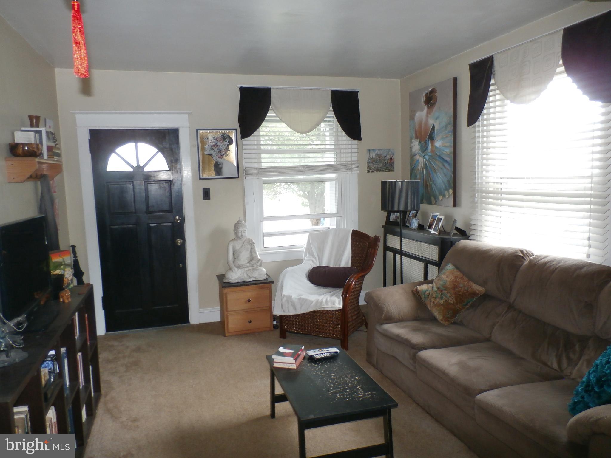 202 East Roland Road Brookhaven, PA 19015 - Photo 10 of 33 Living room