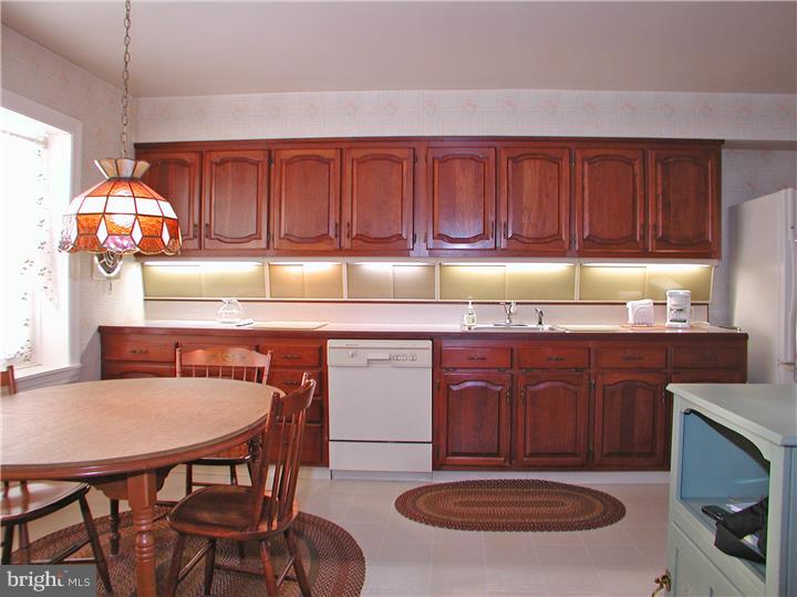 485 Covered Bridge Road Cherry Hill, NJ 08034 - Photo 5 of 11 Kitchen