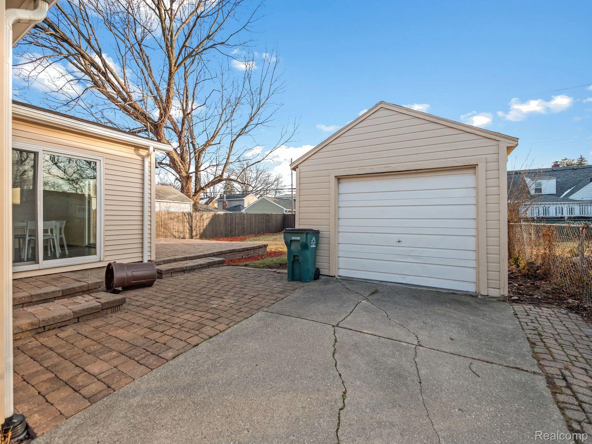 1705 Oxford Road Berkley, MI 48072 - Photo 2 of 27 Gallery Image 2