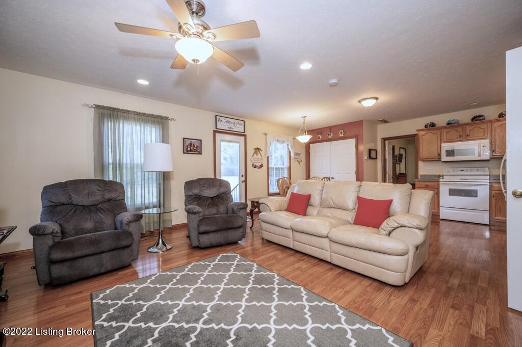 8708 Shepherdsville Road Louisville, KY 40219 - Photo 44 of 70 mom8