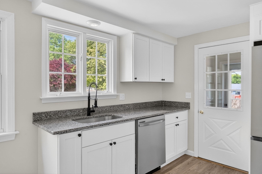 61 Stevens Road Swansea, MA 02777 - Photo 10 of 27