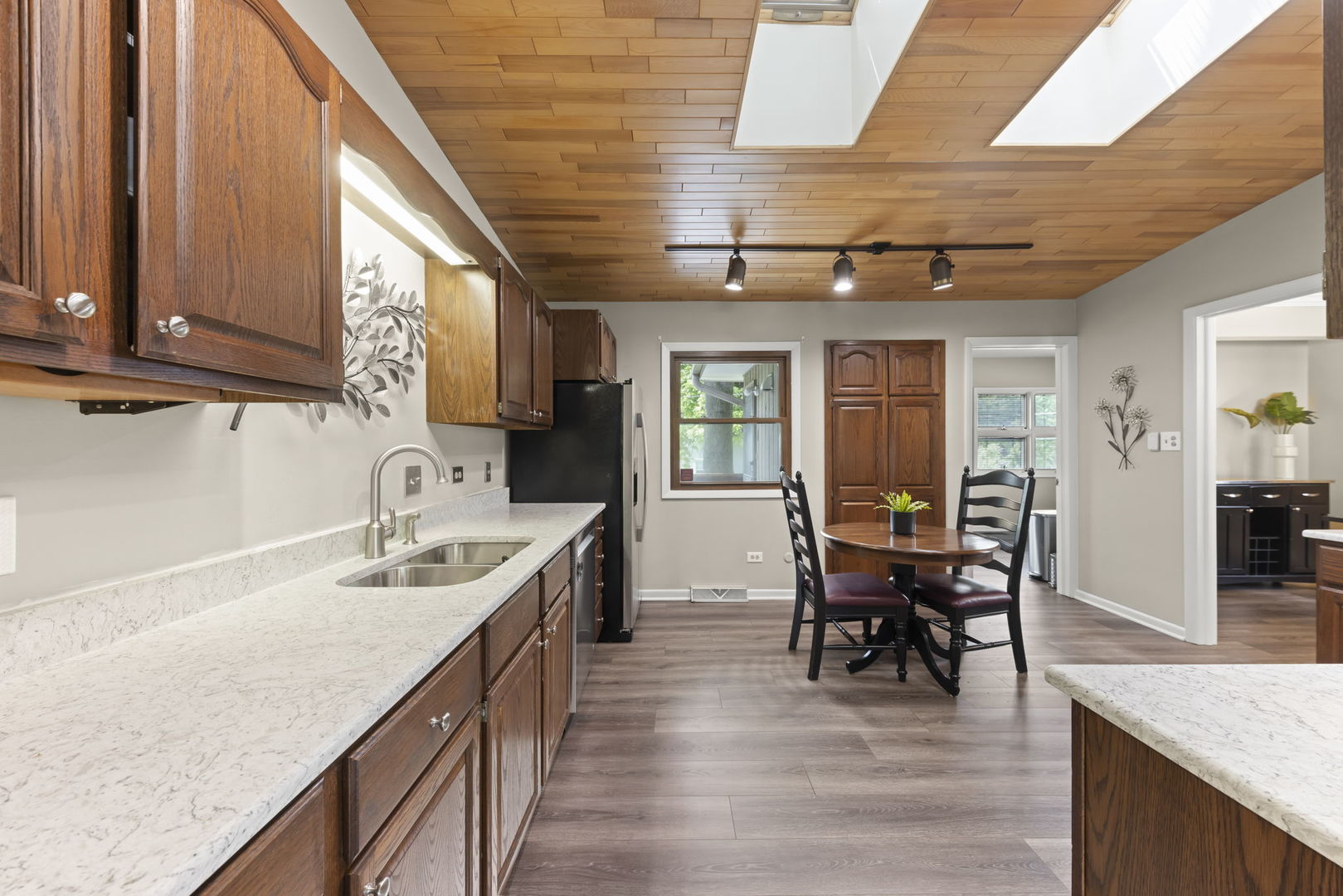 403 West Harding Road Lombard, IL 60148 - Photo 9 of 33