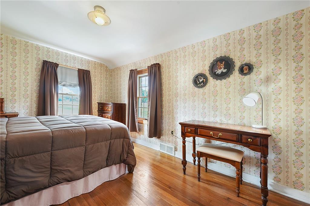 292 Moon Clinton Road Coraopolis, PA 15108 - Photo 21 of 34 a bedroom with a bed and a table