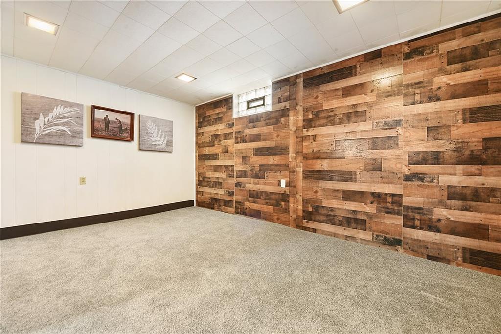 292 Moon Clinton Road Coraopolis, PA 15108 - Photo 25 of 34 a view of an empty room