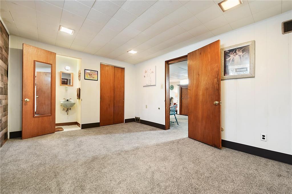 292 Moon Clinton Road Coraopolis, PA 15108 - Photo 26 of 34