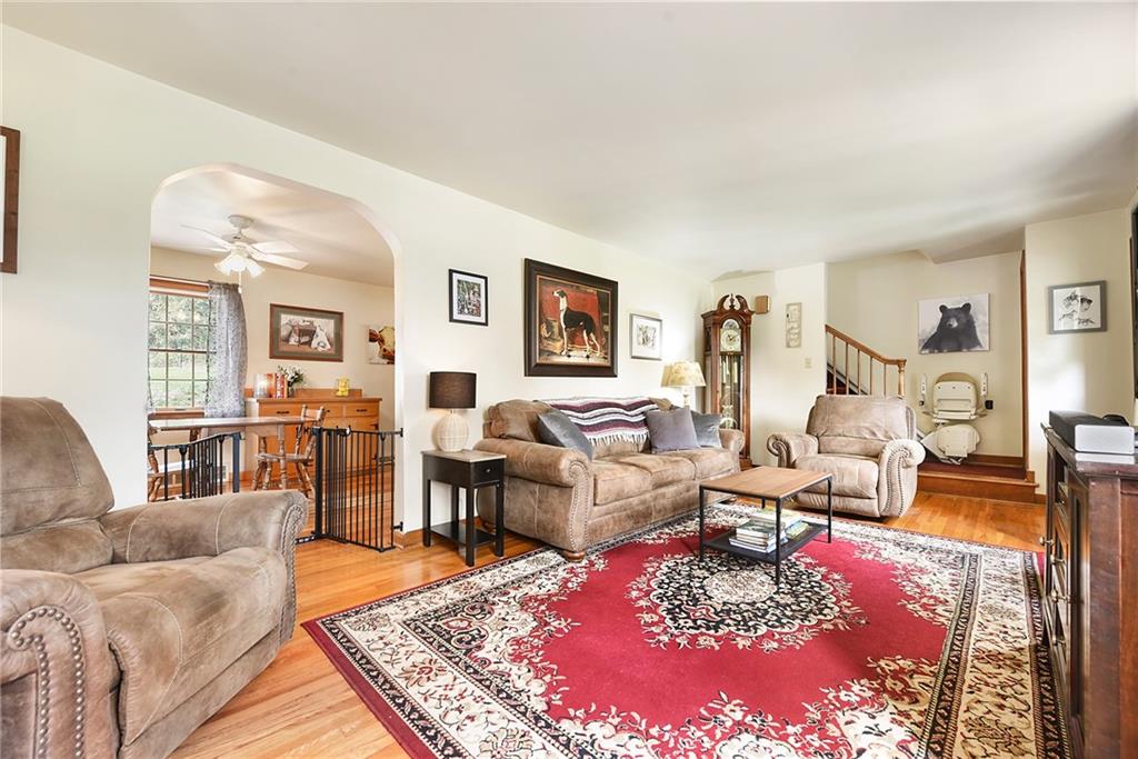 292 Moon Clinton Road Coraopolis, PA 15108 - Photo 5 of 34 a living room with furniture rug and window