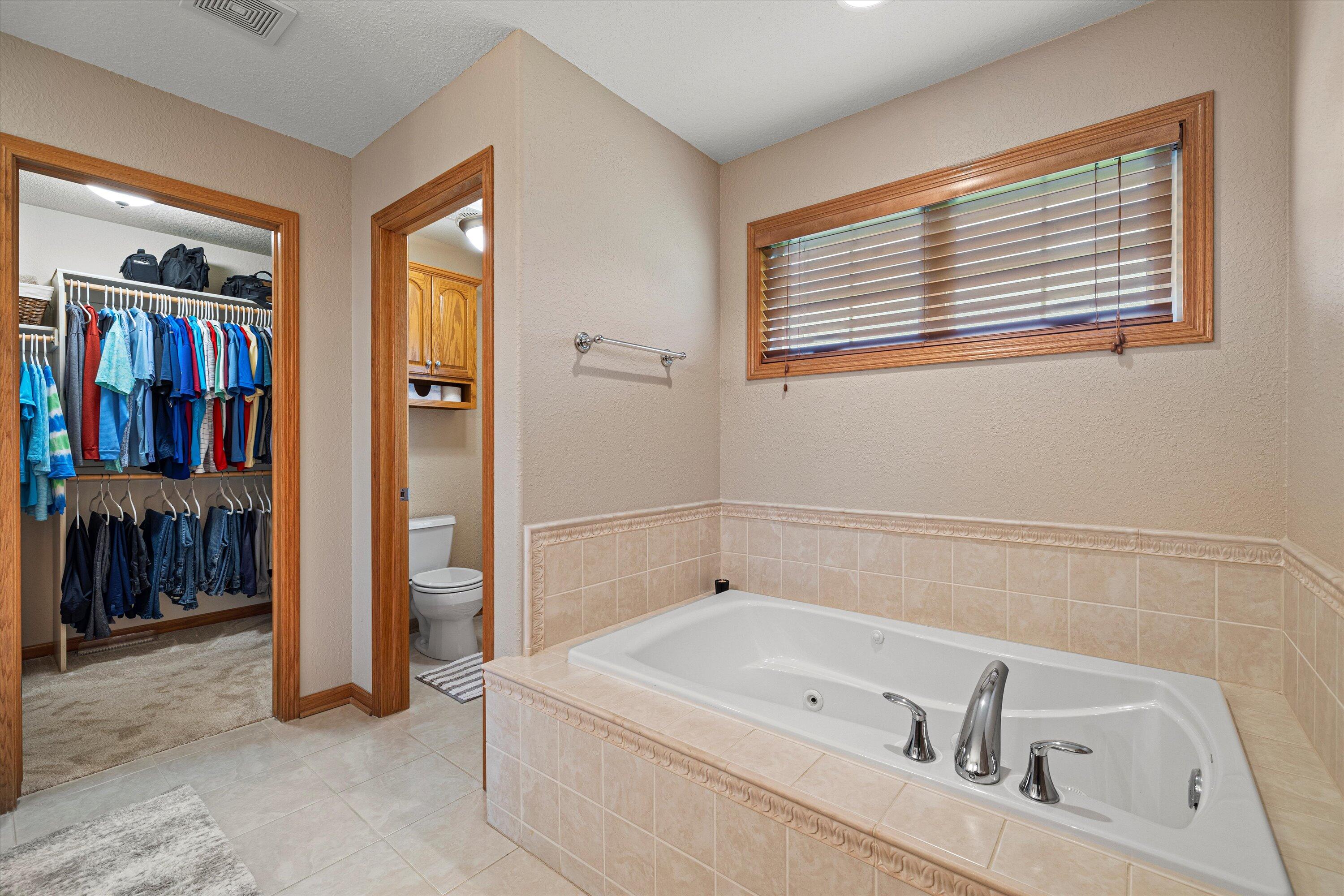 1855 River Lakes Road South Oconomowoc, WI 53066 - Photo 16 of 40 Primary Bath