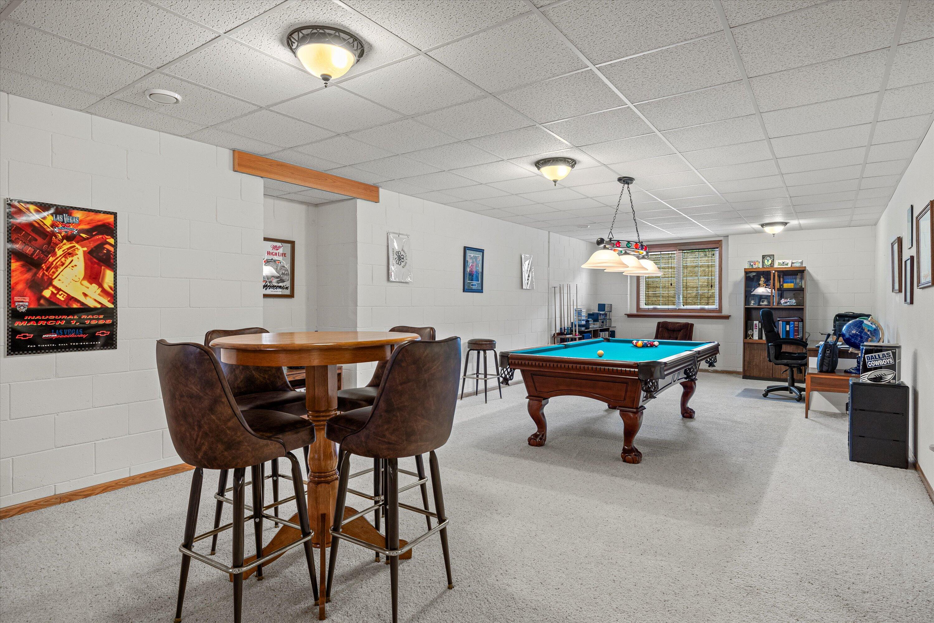 1855 River Lakes Road South Oconomowoc, WI 53066 - Photo 17 of 40 LL Family Room