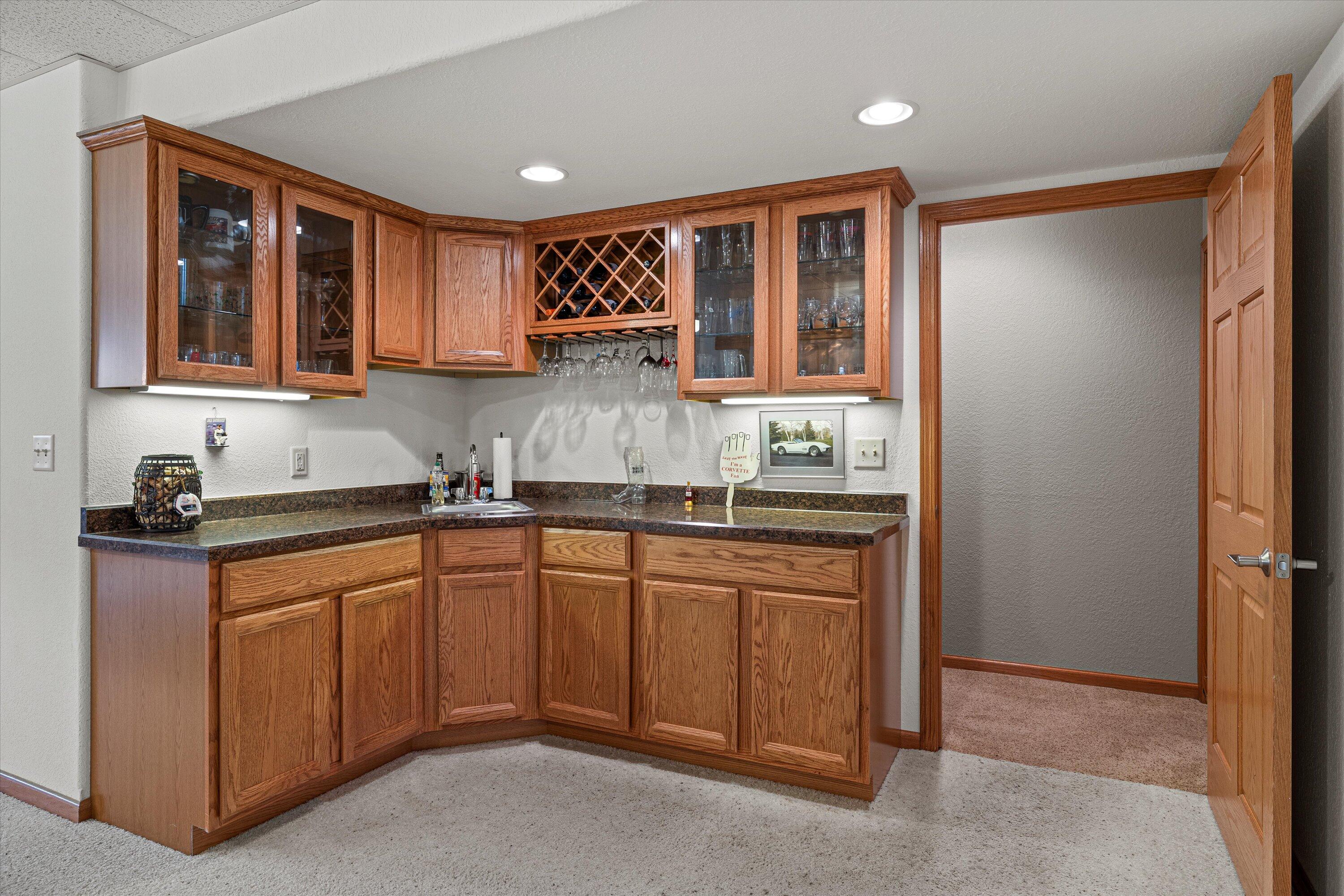 1855 River Lakes Road South Oconomowoc, WI 53066 - Photo 18 of 40 LL Kitchen