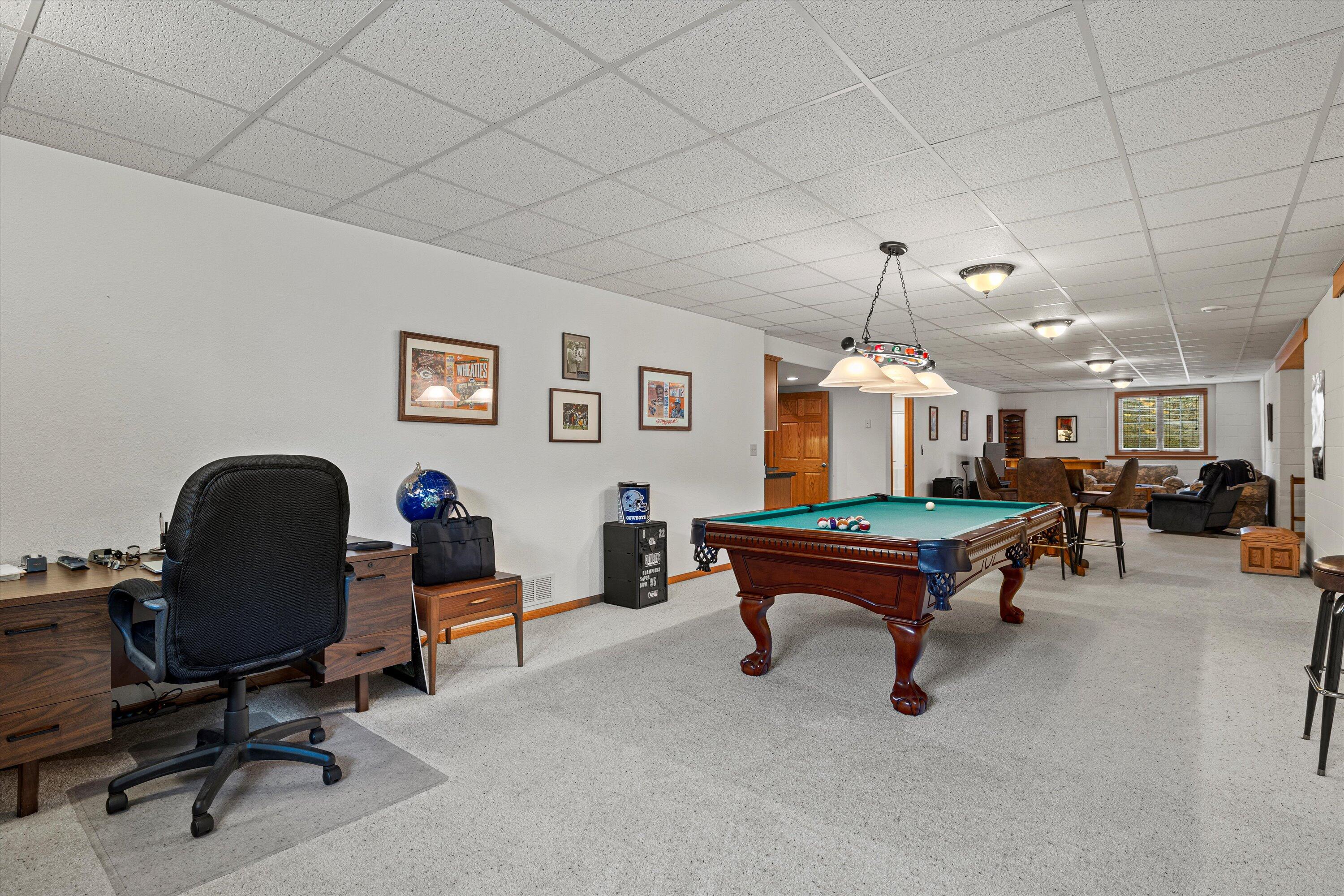 1855 River Lakes Road South Oconomowoc, WI 53066 - Photo 19 of 40 LL Family Room