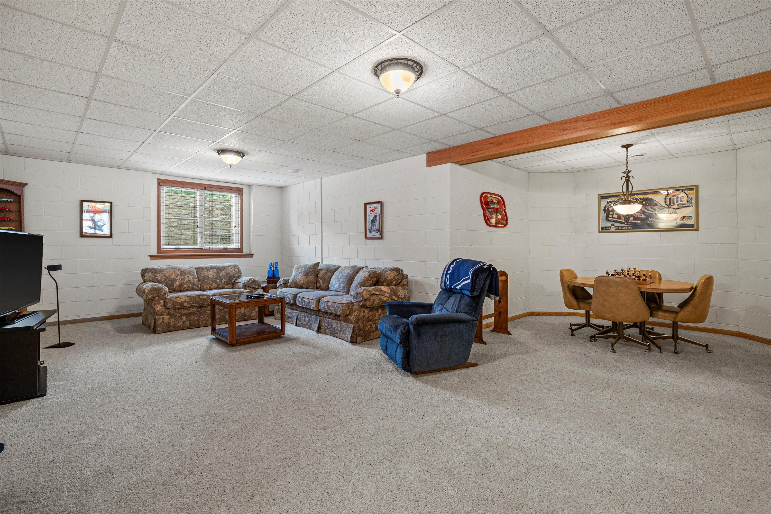 1855 River Lakes Road South Oconomowoc, WI 53066 - Photo 20 of 40 LL Family Room