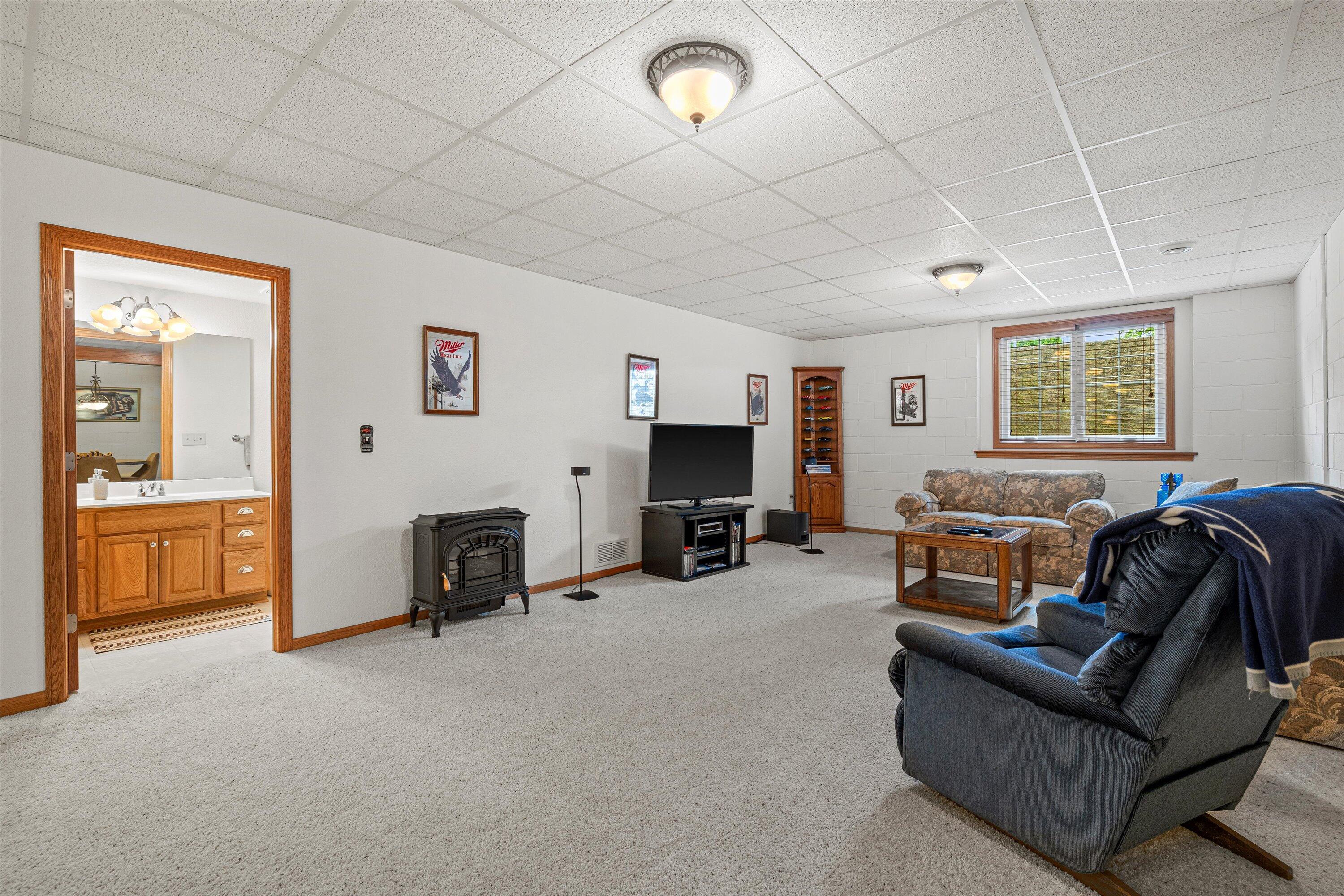 1855 River Lakes Road South Oconomowoc, WI 53066 - Photo 21 of 40 Family Room