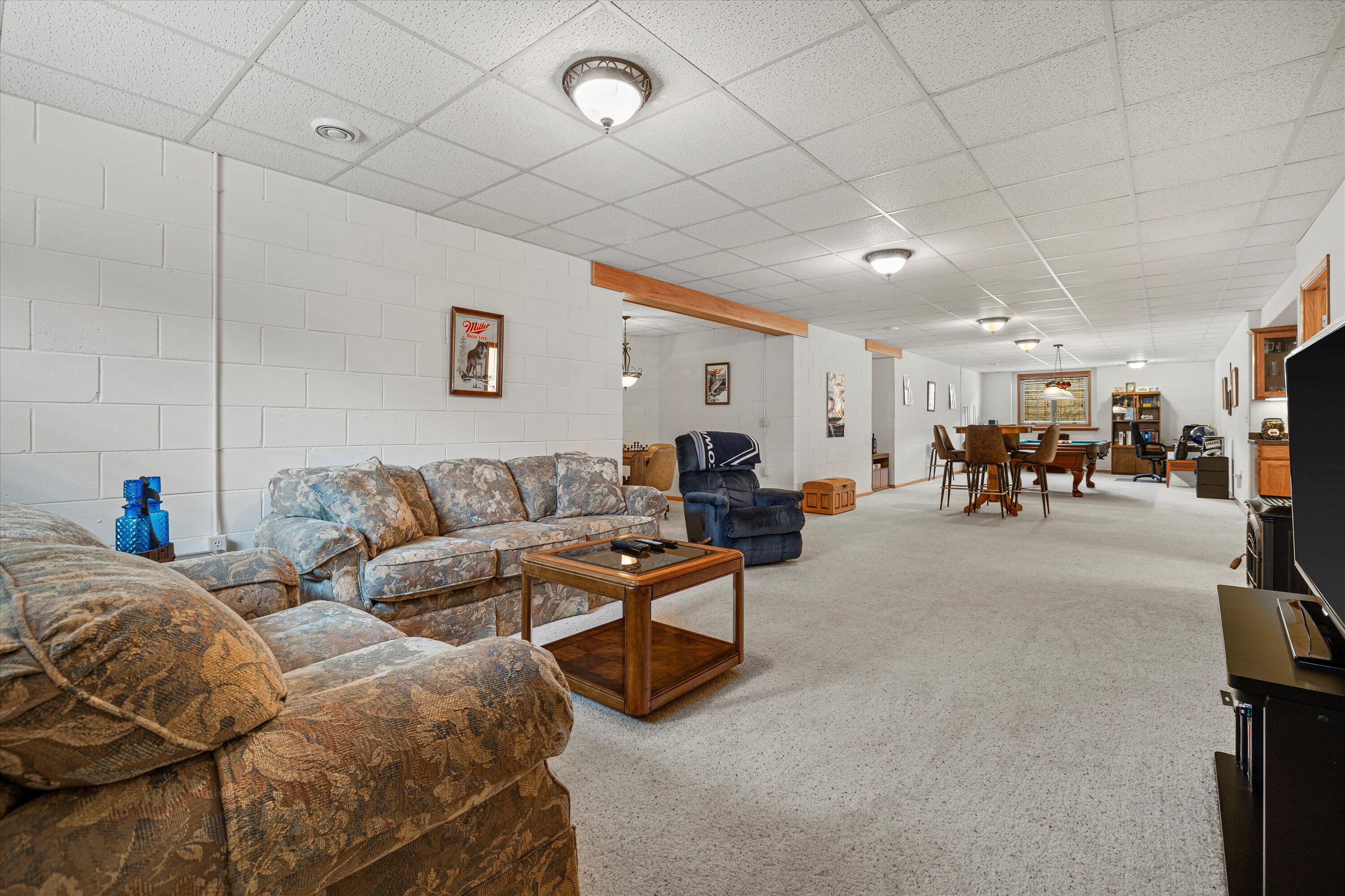 1855 River Lakes Road South Oconomowoc, WI 53066 - Photo 22 of 40 Family Room