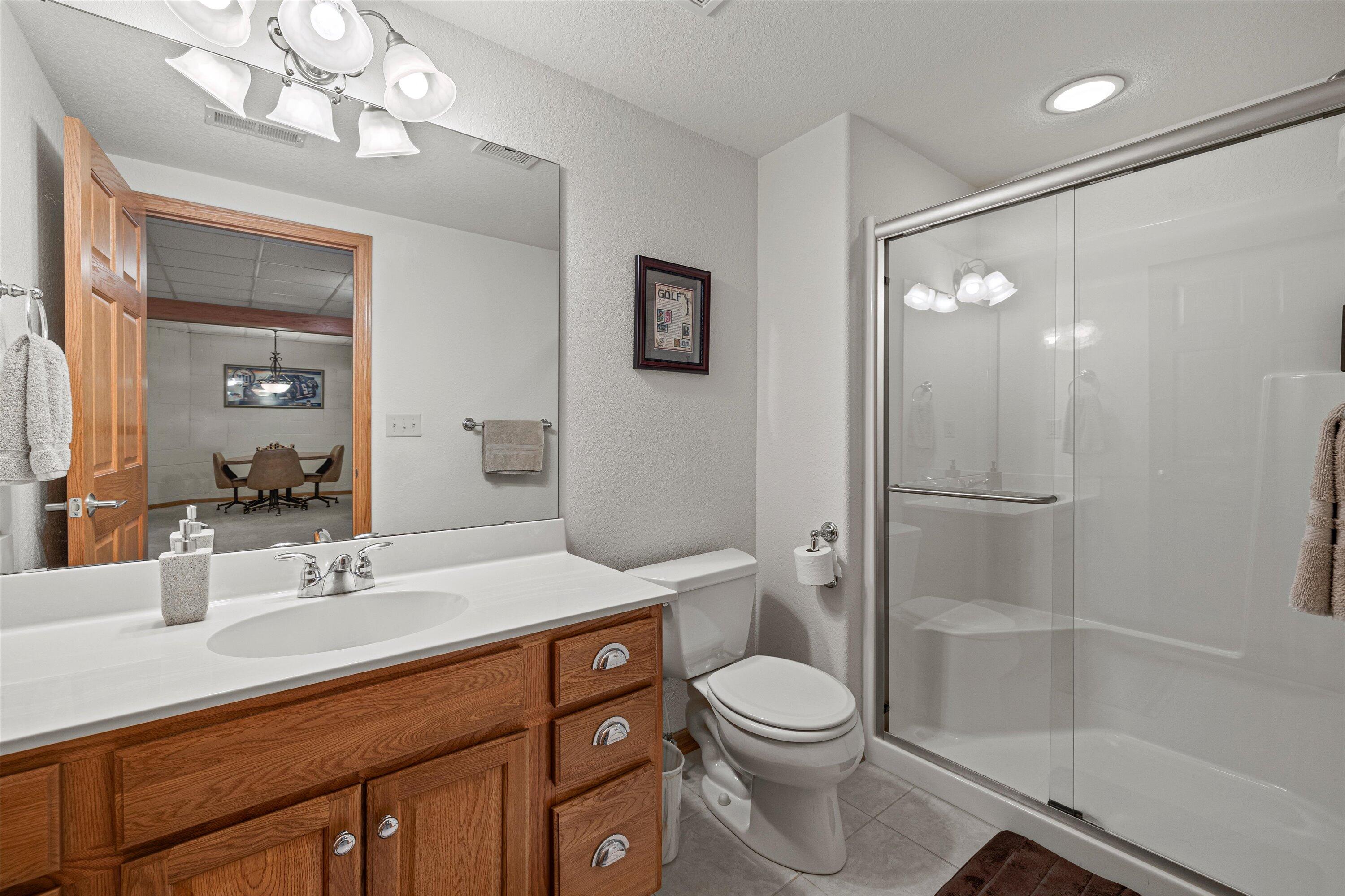 1855 River Lakes Road South Oconomowoc, WI 53066 - Photo 25 of 40 LL Bathroom