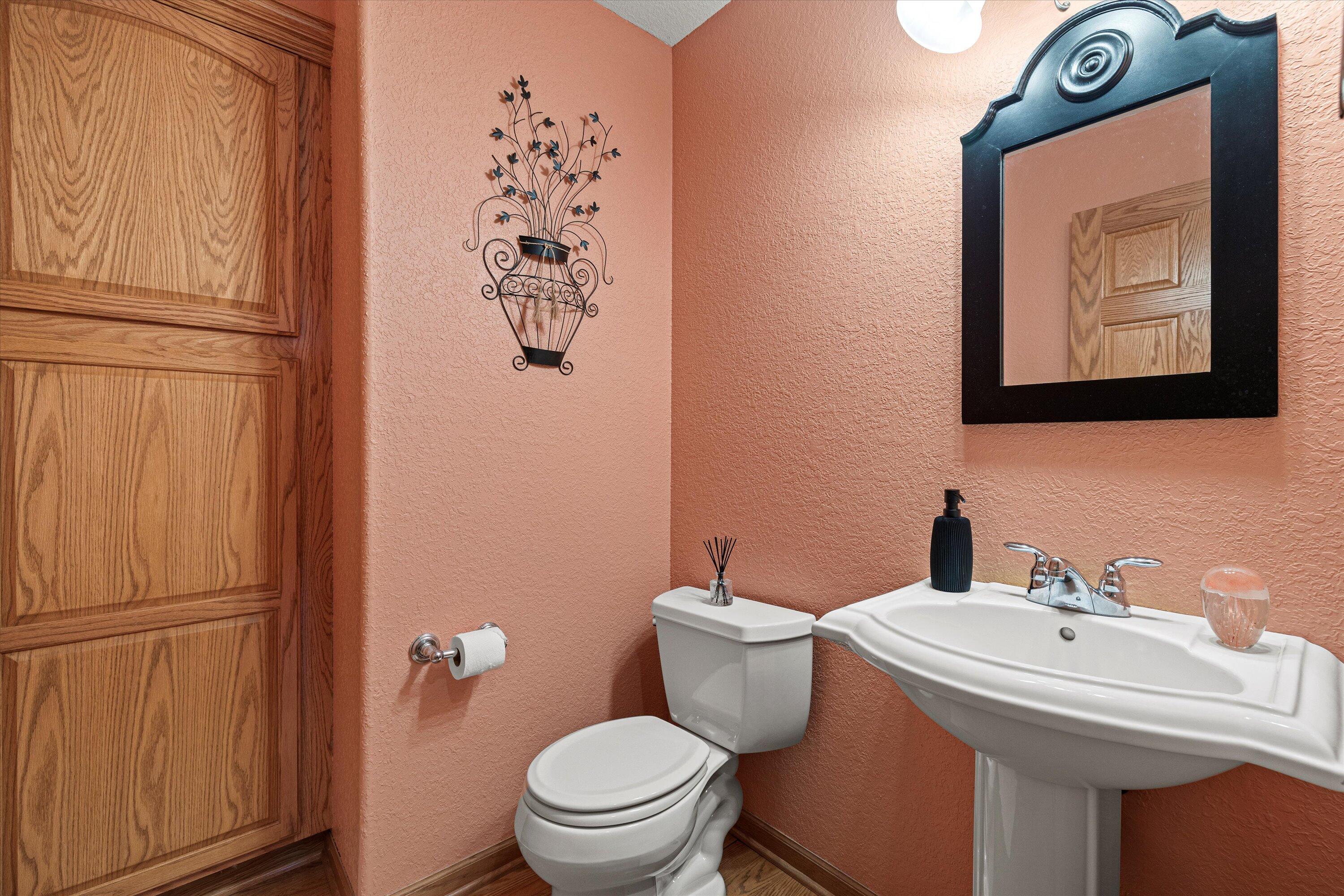 1855 River Lakes Road South Oconomowoc, WI 53066 - Photo 31 of 40 Powder Room Main