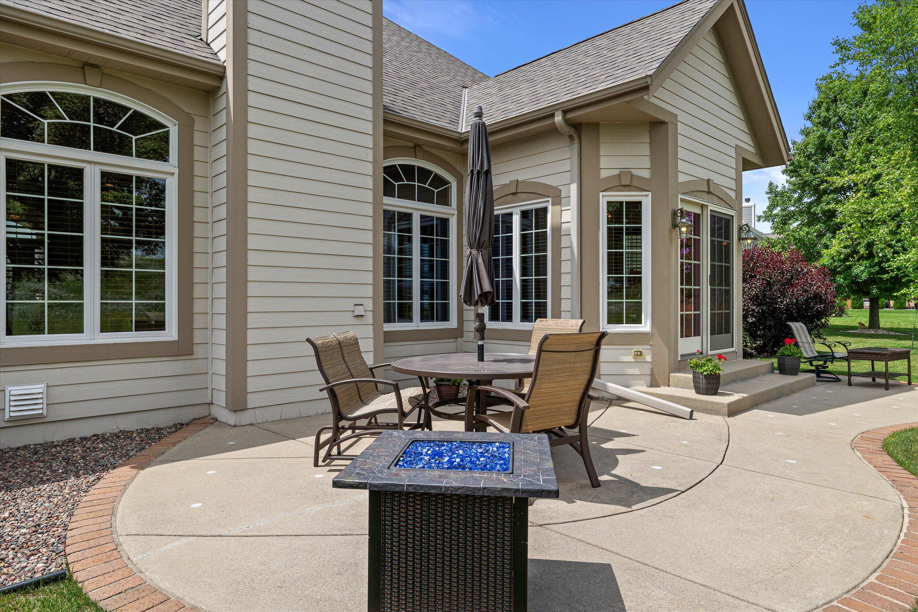 1855 River Lakes Road South Oconomowoc, WI 53066 - Photo 33 of 40 Patio