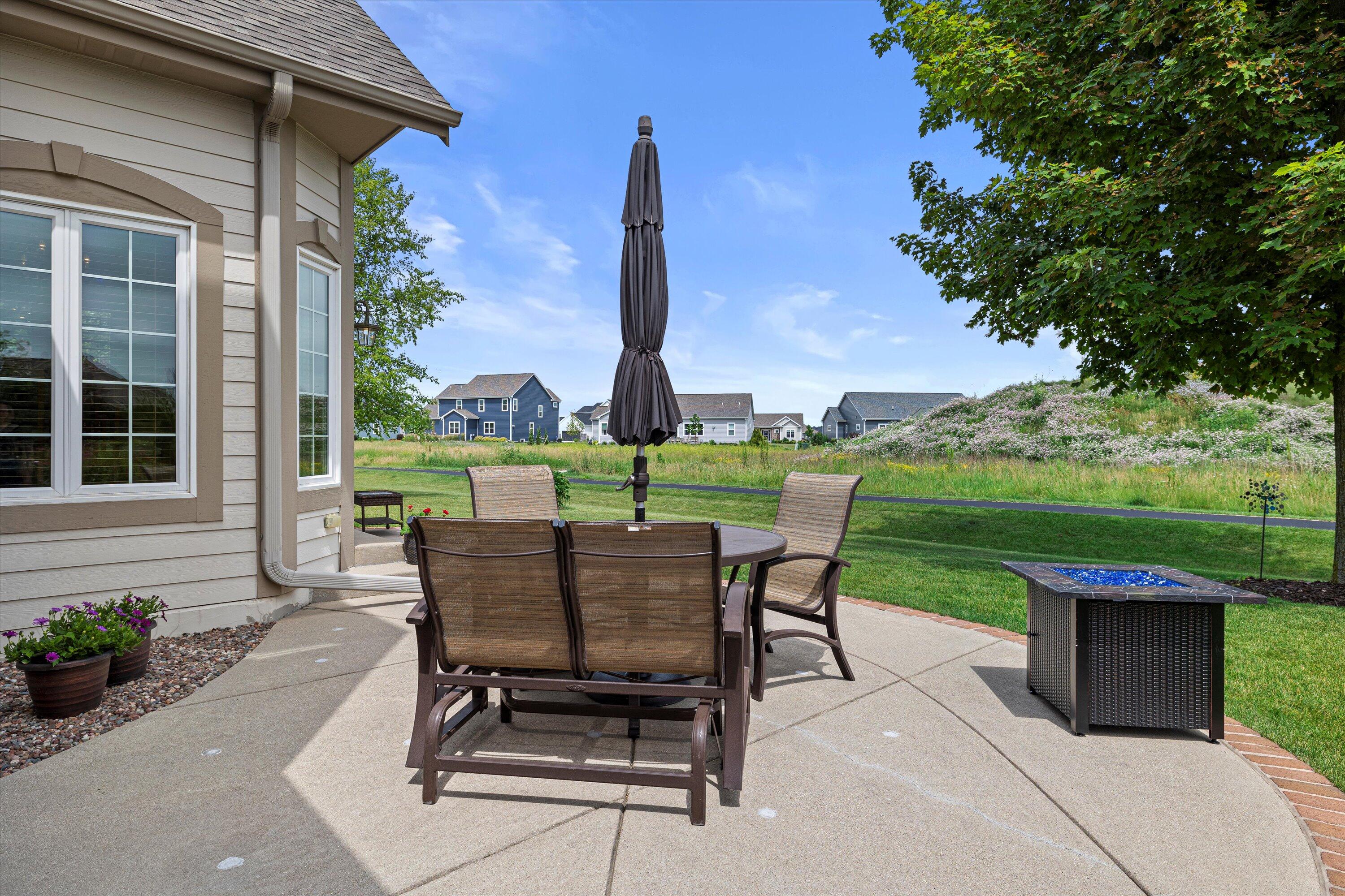 1855 River Lakes Road South Oconomowoc, WI 53066 - Photo 34 of 40 Patio