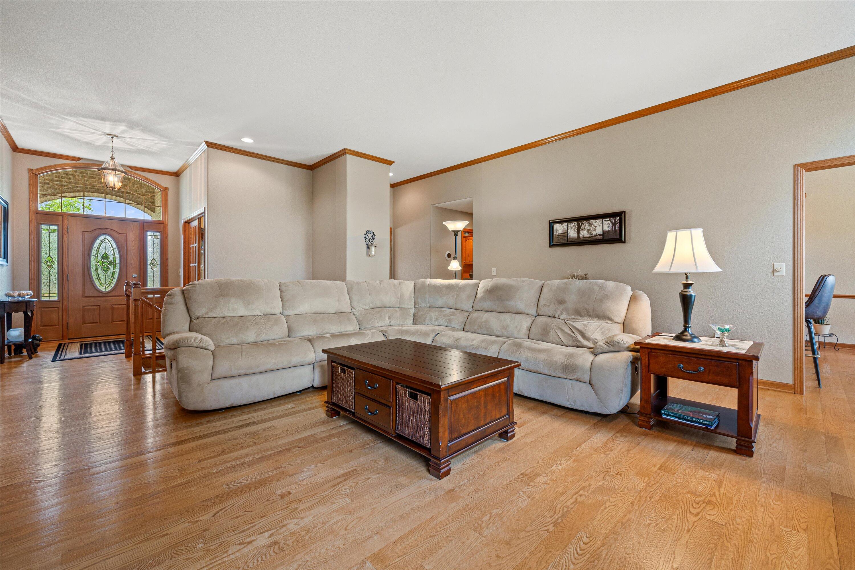 1855 River Lakes Road South Oconomowoc, WI 53066 - Photo 5 of 40 Great Room