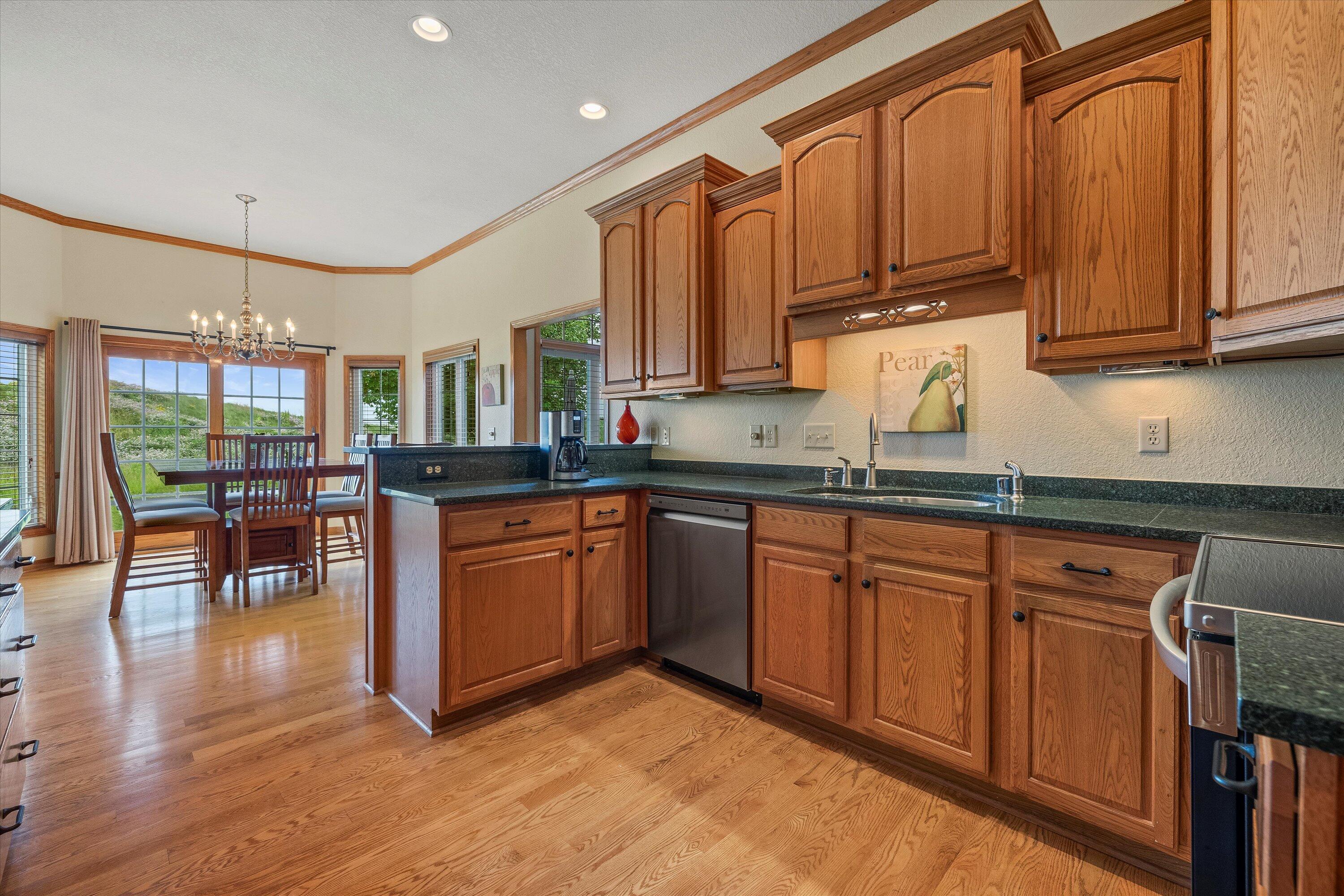 1855 River Lakes Road South Oconomowoc, WI 53066 - Photo 7 of 40 Kitchen