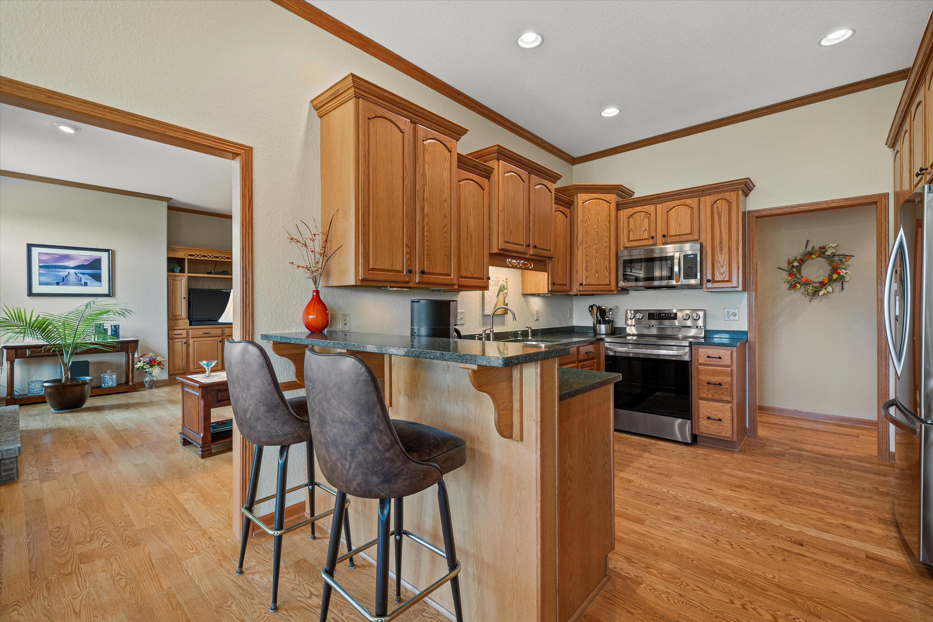 1855 River Lakes Road South Oconomowoc, WI 53066 - Photo 9 of 40 Kitchen