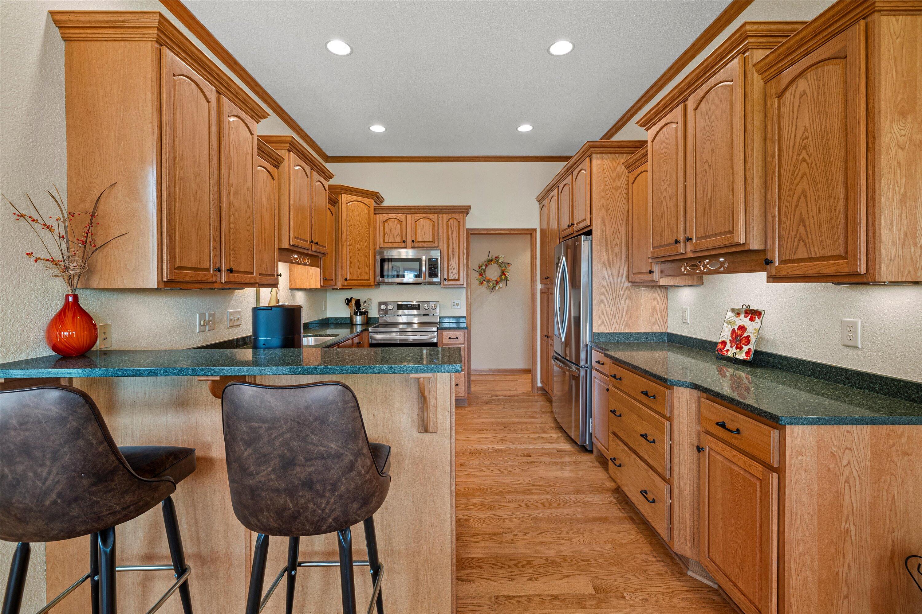 1855 River Lakes Road South Oconomowoc, WI 53066 - Photo 10 of 40 Kitchen