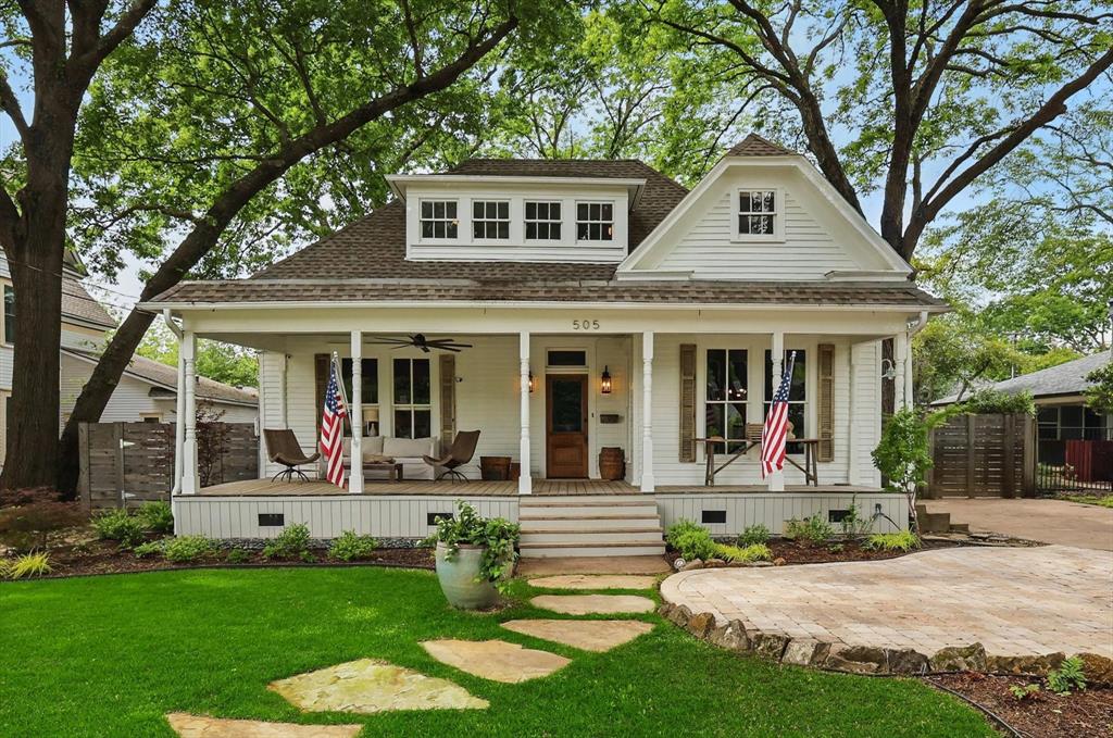 505 North College St  