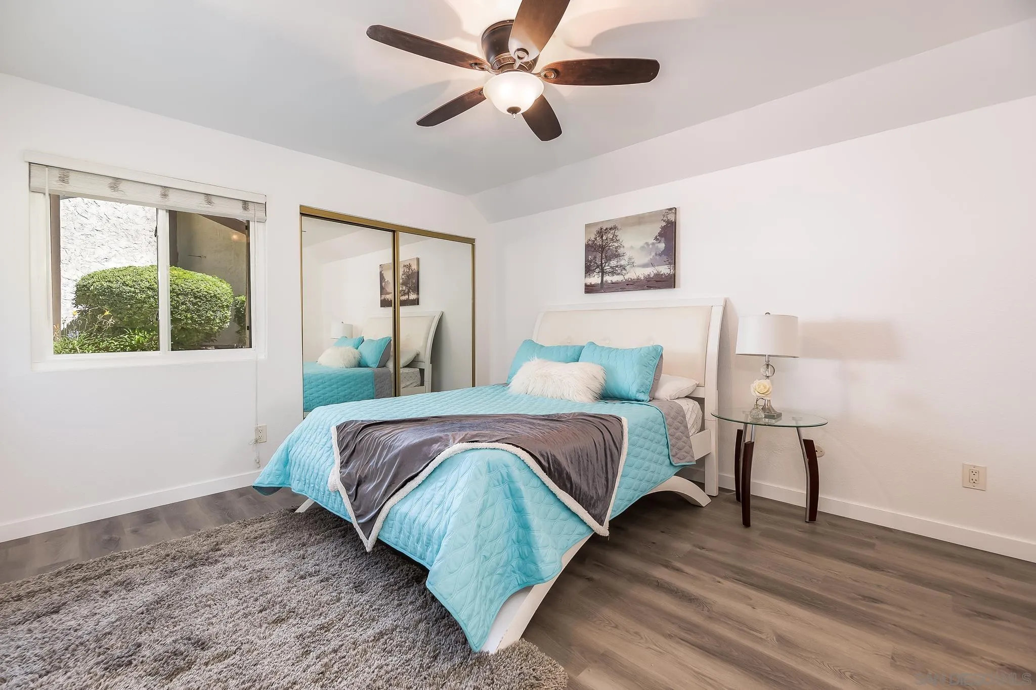 6111 Rancho Mission Road, Unit 101 San Diego, CA 92108 - Photo 10 of 30 a bedroom with a bed and a window